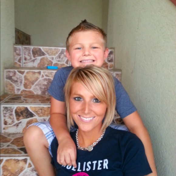 Meet your Posher, Kailee - Picture 1 of 1